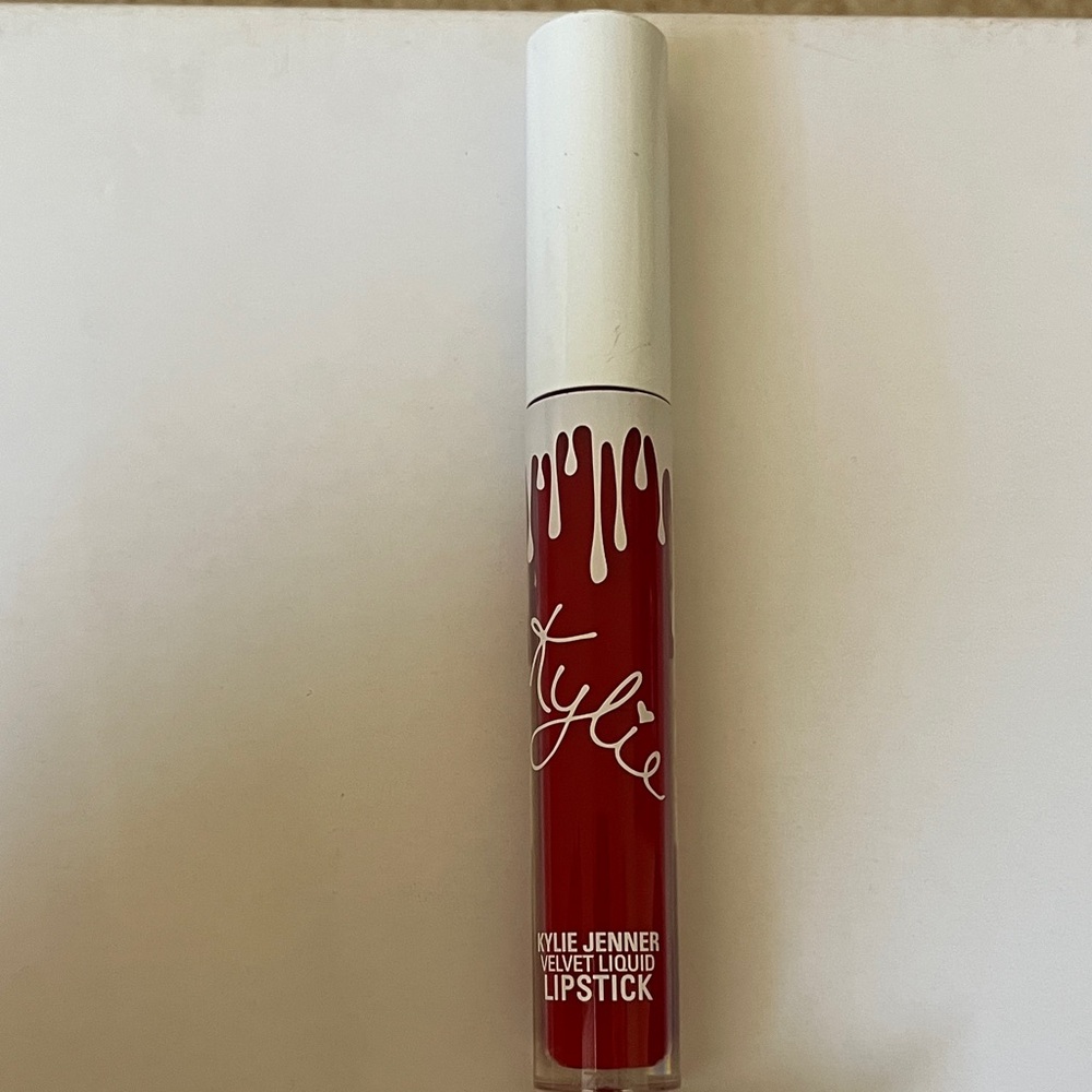 Kylie Cosmetics Velvet Liquid Lipstick - Red Velvet